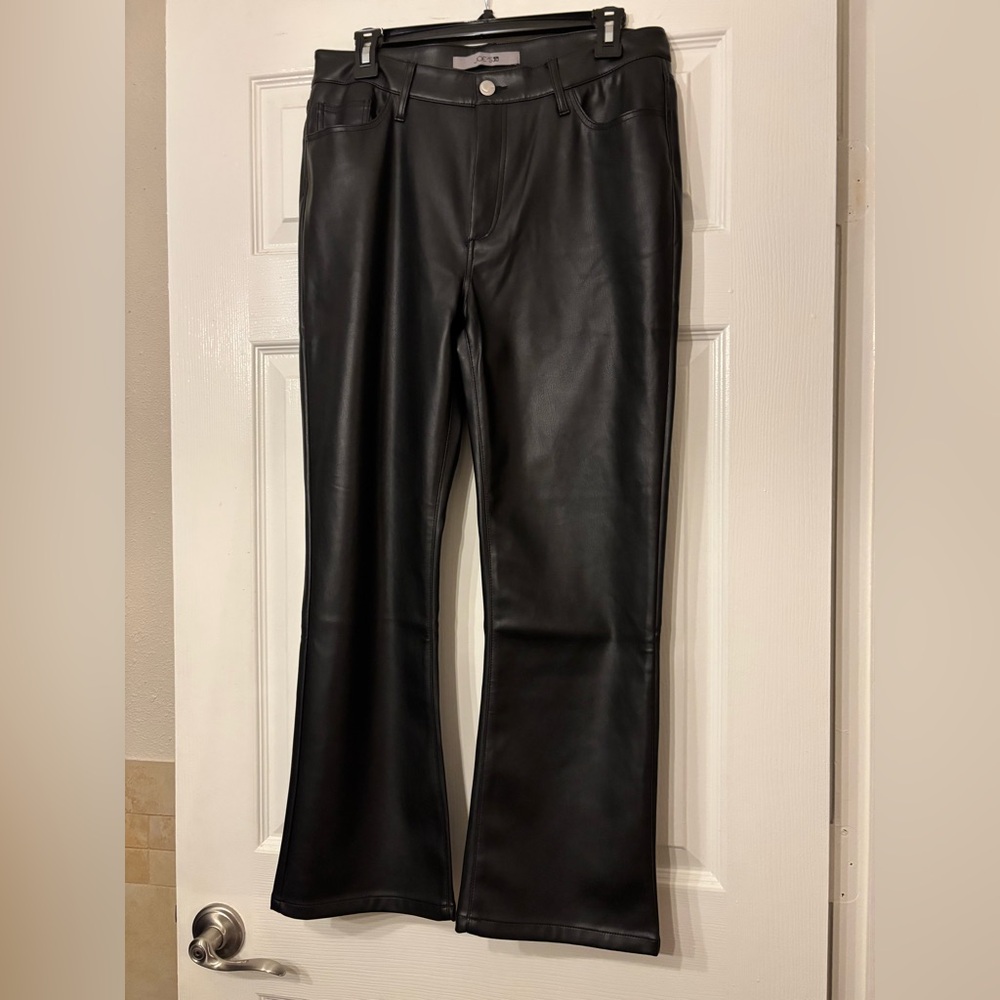 Joe’s black vegan leather mid-rise cropped pants size 29